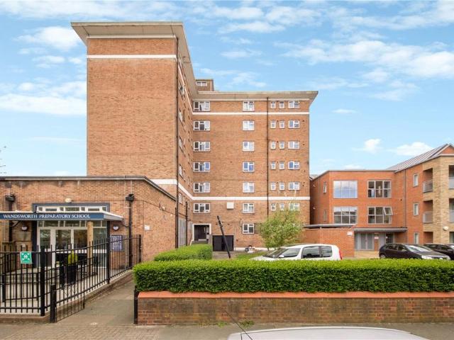 Flat for sale in Wandsworth, Greater London