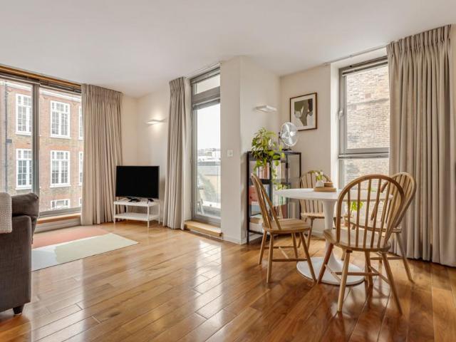 Flat for sale in Barnsbury, Greater London