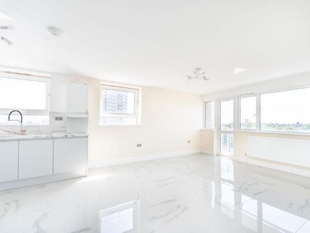 Flat for sale in Kilburn, Greater London