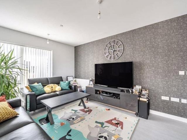Flat for sale in Reach, Greater London