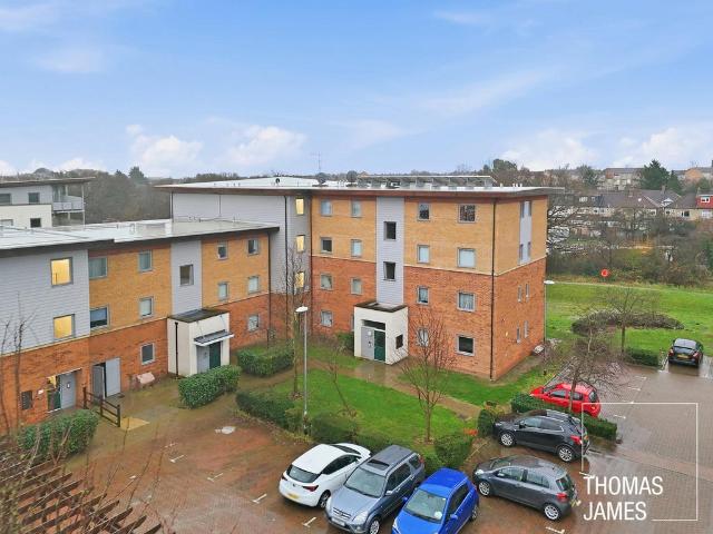 Flat for sale in Bowes, Greater London