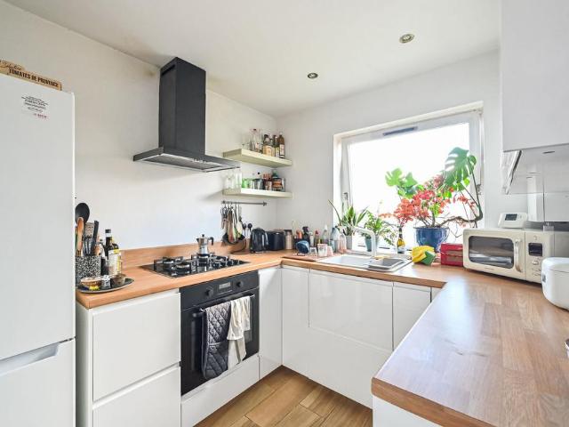 Flat for sale in London Borough of Islington, Greater London