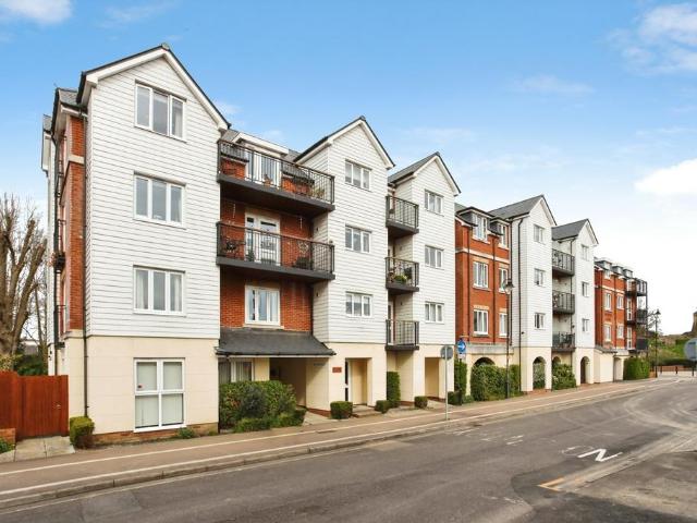 Flat for sale in Brook Street, Bourne Vale
