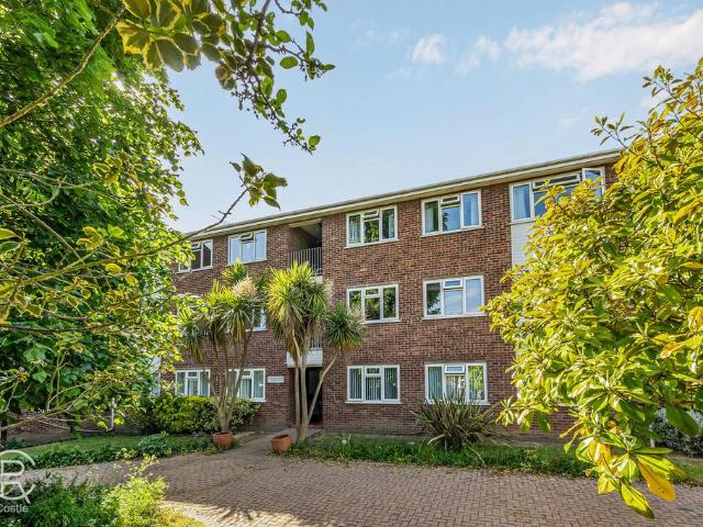 Flat for sale in London Borough of Ealing, Hanwell