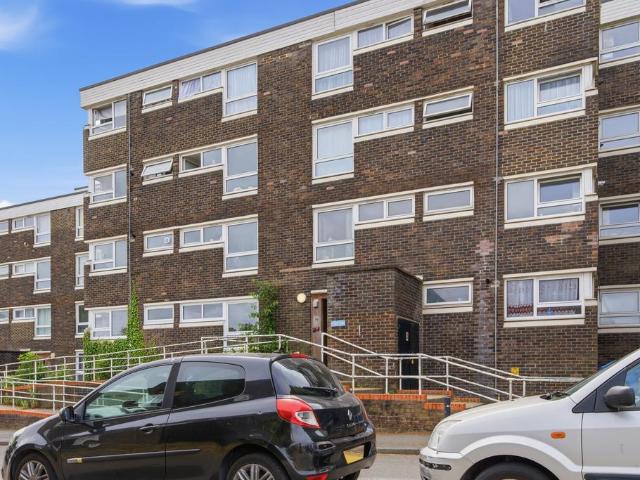 Flat for sale in Latton Bush, Harlow