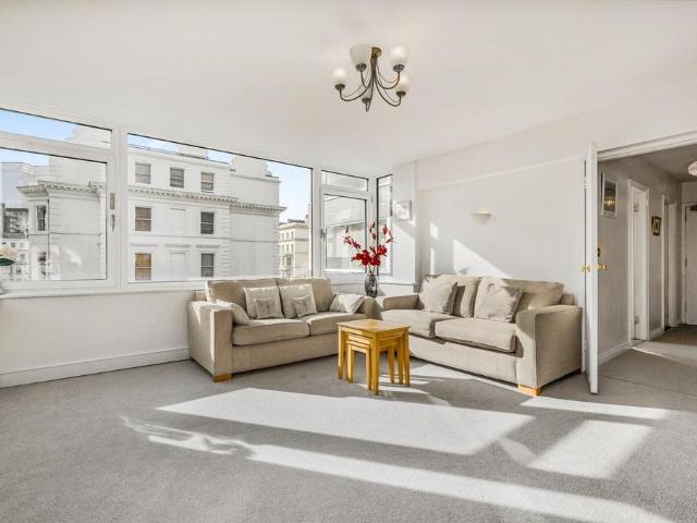 Flat for sale in South Kensington, Greater London