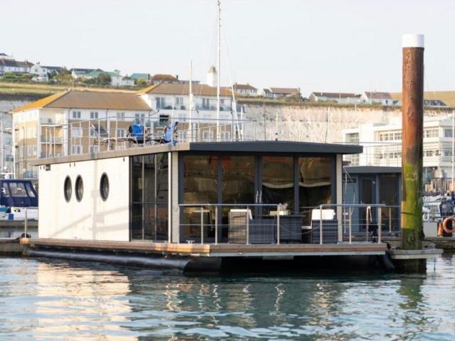 Flat for sale in Brighton Marina, Roedean