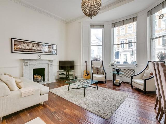 Flat for sale in Brompton, Greater London