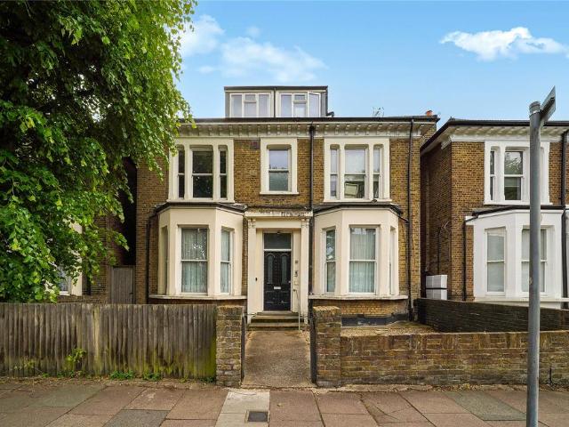 Flat for sale in Brondesbury, Greater London
