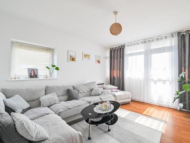 Flat for sale in North Woolwich, Greater London