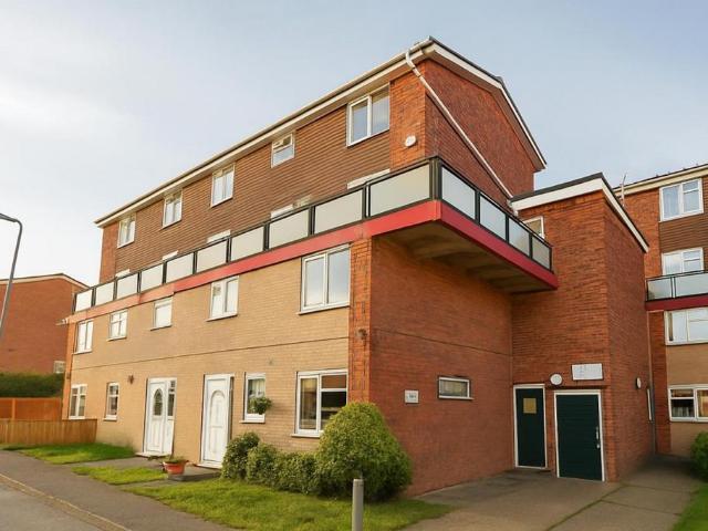 Flat for sale in Hornchurch, Greater London