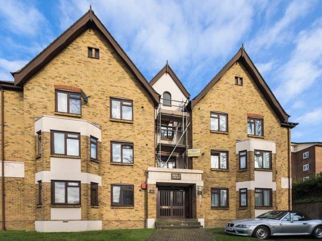 Flat for sale in London Borough of Lewisham, Deptford