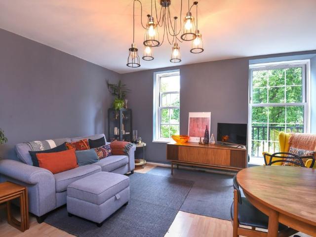 Flat for sale in Peckham, Greater London