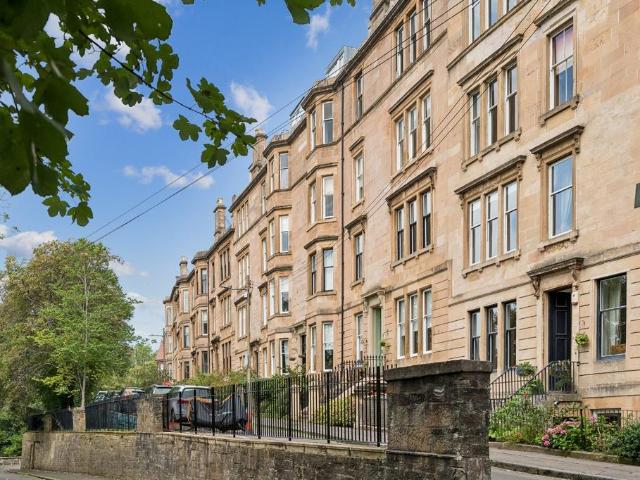 Flat for sale in Hillhead, Scotland