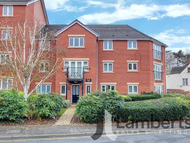 Flat for sale in Redditch, Worcestershire