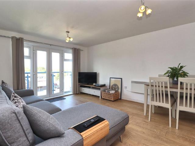 Flat for sale in Horsell, Woking