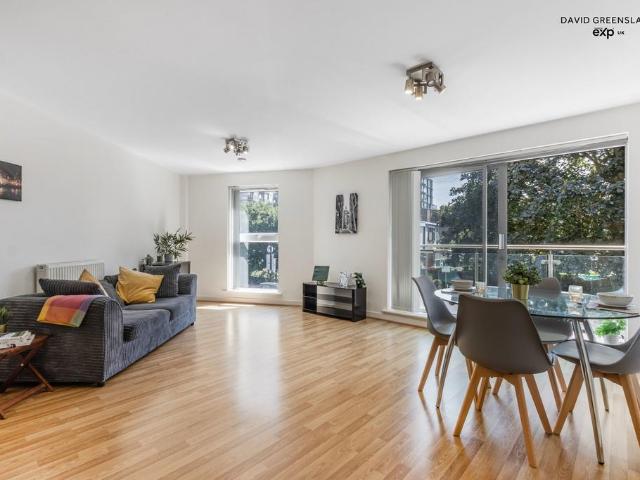 Flat for sale in Poplar Grove, Greater London
