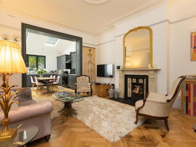 Flat for sale in Blacklands, Guestling Green