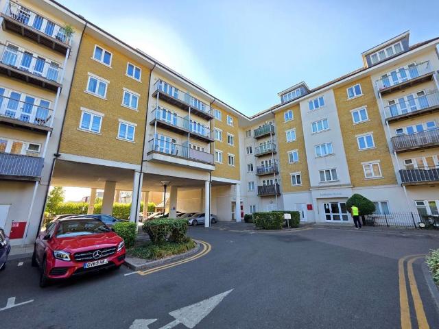 Flat for sale in West Drayton, Greater London