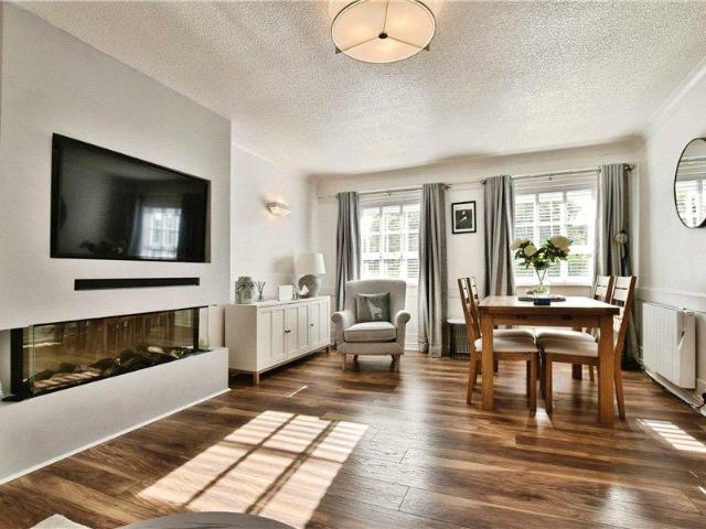 Flat for sale in Cheadle, Greater Manchester