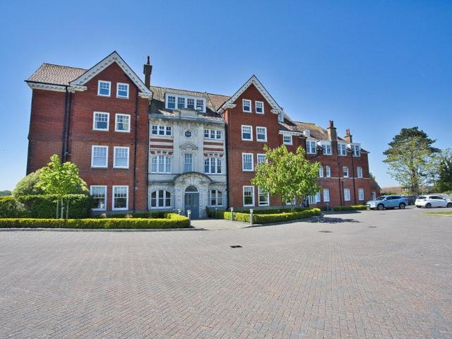 Flat for sale in Golden Valley, Folkestone