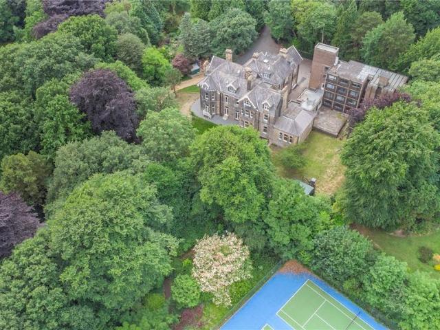 Flat for sale in Weetwood, West Yorkshire