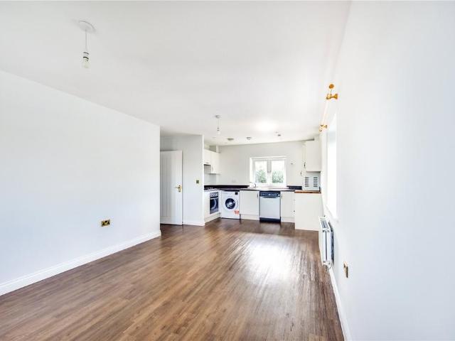 Flat for sale in Midway, Kent