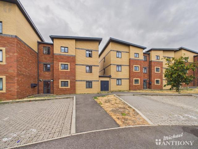 Flat for sale in Haydon Hill, Aylesbury