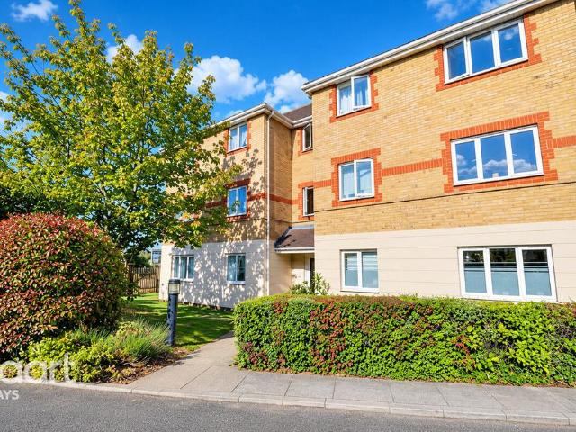 Flat for sale in Chafford Hundred, South Ockendon