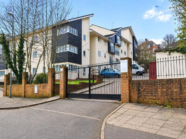 Flat for sale in Ringlestone, Midway