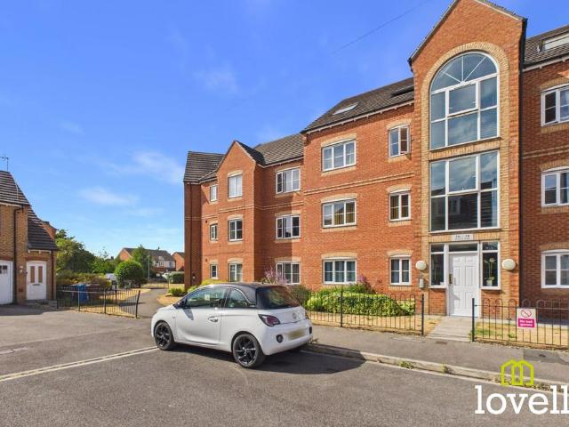 Flat for sale in Orchard Park, Hull