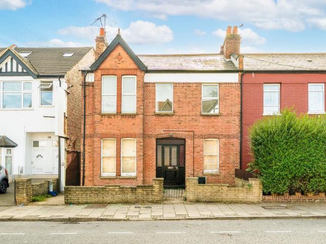 Flat for sale in Greenhill, Greater London