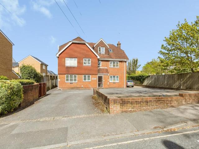 Flat for sale in North Horsham, Horsham