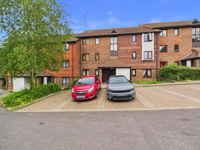 Flat for sale in Battle, Heathlands