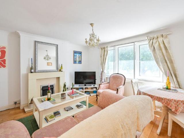 Flat for sale in Bermondsey, Greater London