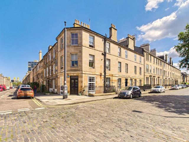 Flat for sale in North Leith, Leith