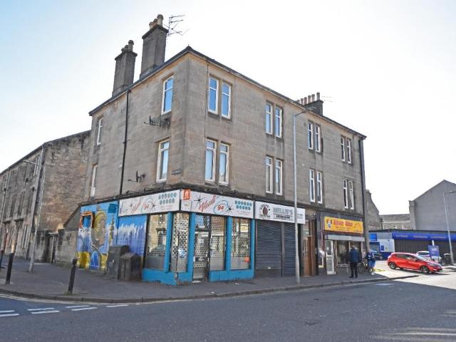 Flat for sale in Dumbarton, Scotland