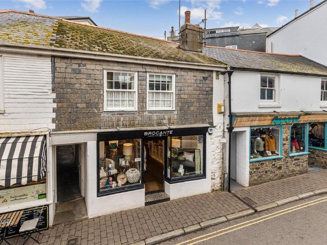Flat for sale in Strode, Devon
