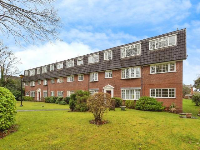 Flat for sale in Bramhall, Greater Manchester