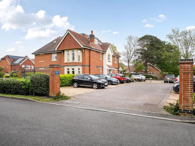 Flat for sale in Fareham, Hampshire