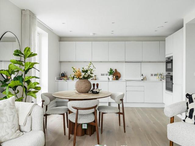 Flat for sale in Old Kent Road, Greater London