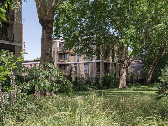 Flat for sale in Haggerston, Greater London
