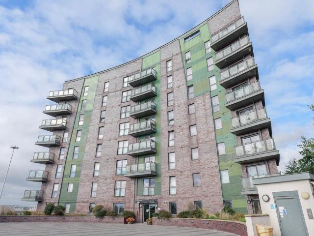 Flat for sale in Richmond Hill, West Yorkshire
