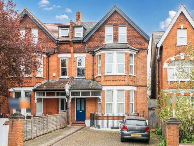 Flat for sale in Streatham, Greater London