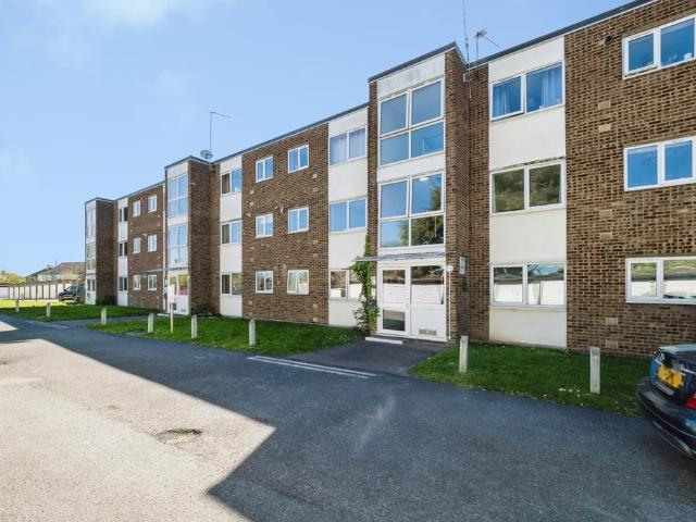 Flat for sale in Hornchurch, Greater London