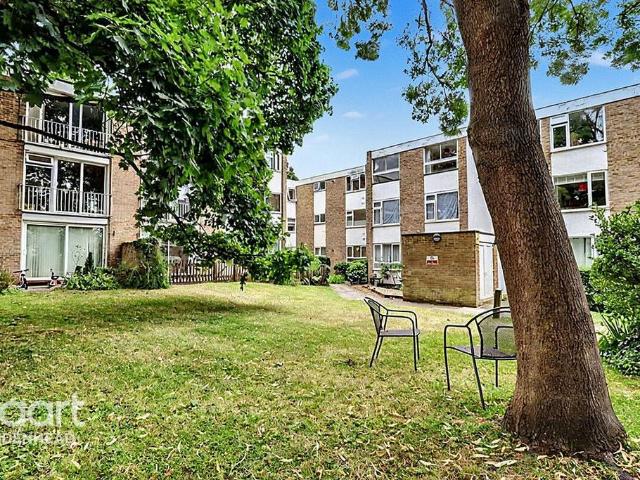 Flat for sale in St Marks, Maidenhead