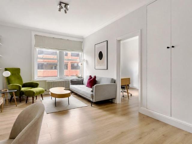 Flat for sale in Shepherd's Bush, Greater London