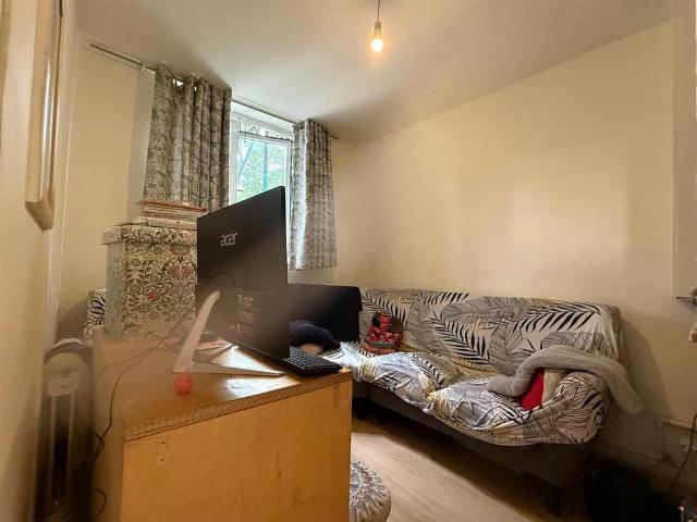 Flat for sale in Kilburn, Greater London