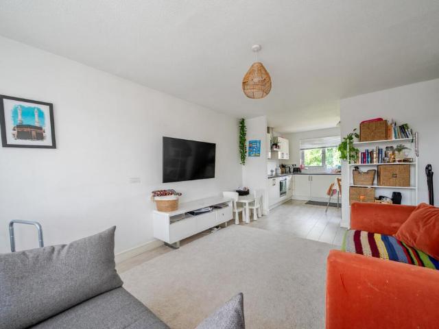 Flat for sale in Peckham, Greater London