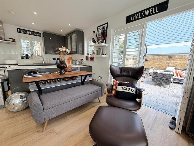 Flat for sale in Alton Barnes, Essex
